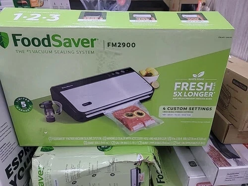 FoodSaver Vacuum Sealing System with Handheld Sealer Attachment