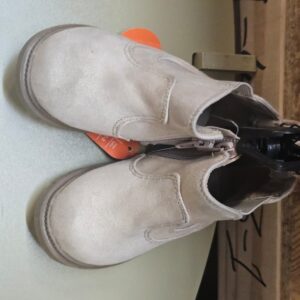 Kelly and Katie women's boots light grey size 5