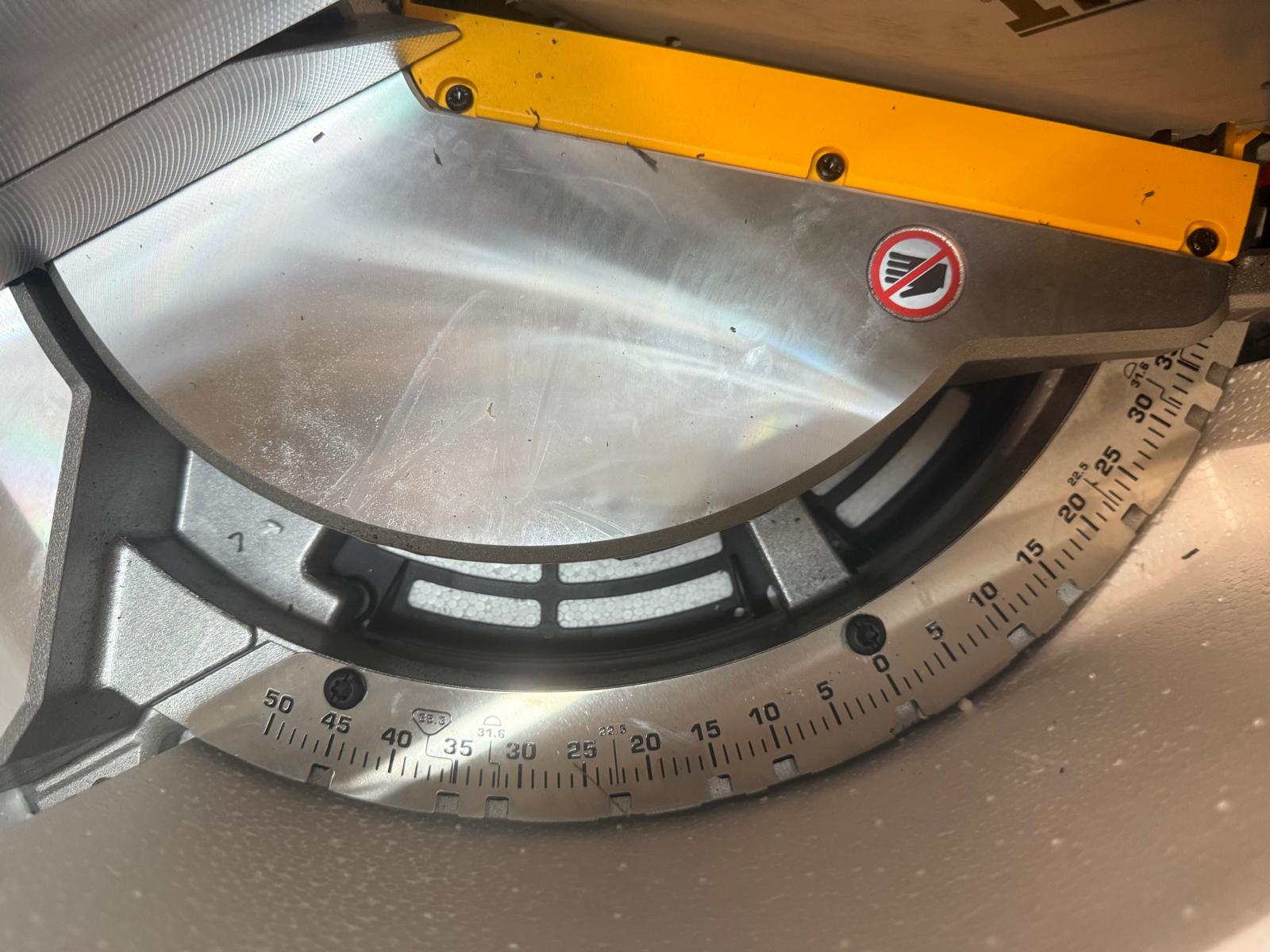 DEWALT 15 Amp Corded 12 in. Compound Double Bevel Miter Saw - Image 5