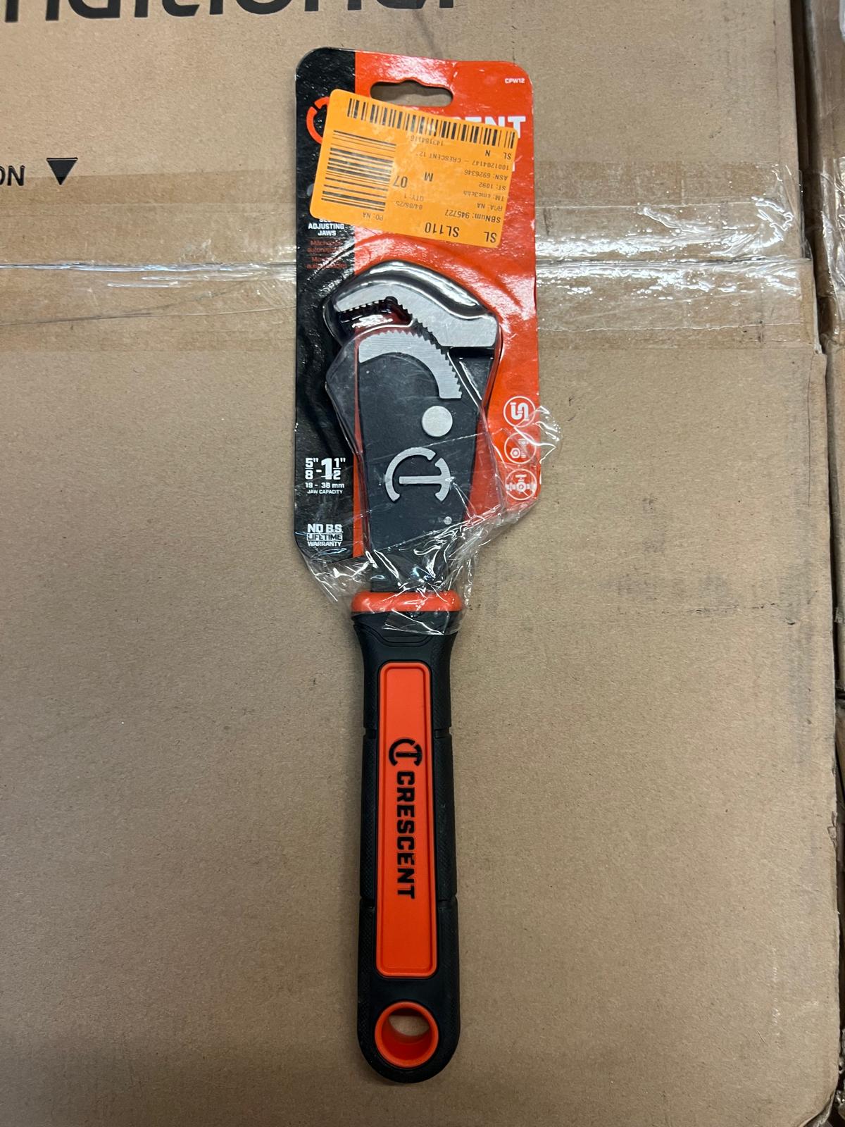 Self-Adjusting Straight Pipe Wrench with Grip