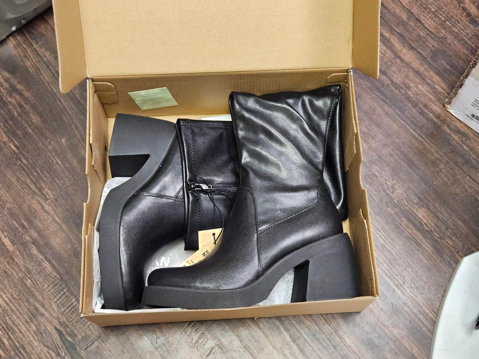 MADDEN NYC Knee High Block Heel Lug Sole Boot W Size 8