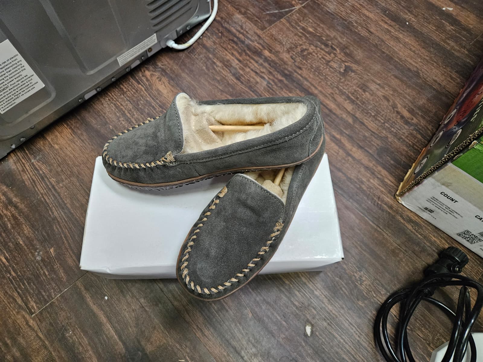 Minnetonka Sheepskin Terese - Womens Slippers - Charcoal / 9