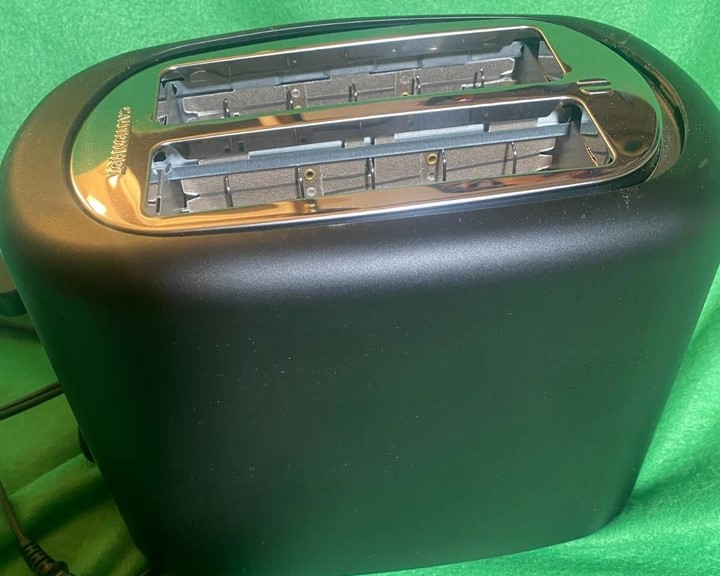 AmazonBasics 2 Slice, Extra-Wide Slot Toaster with 6 Shade Settings, Black