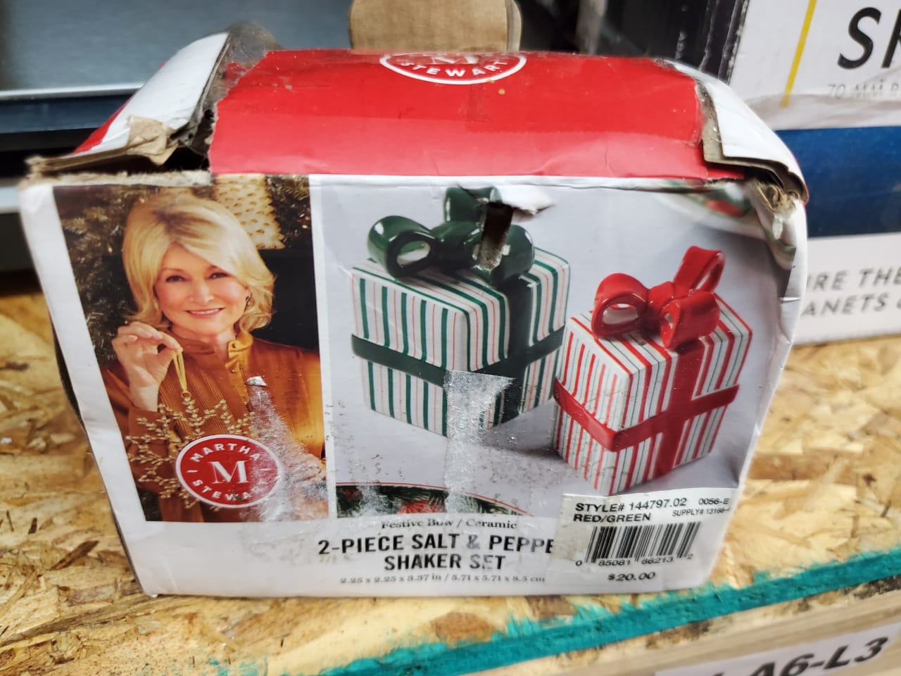 Martha Stewart 2-Piece Salt & Pepper Shaker Set (Festive Bow/Ceramic