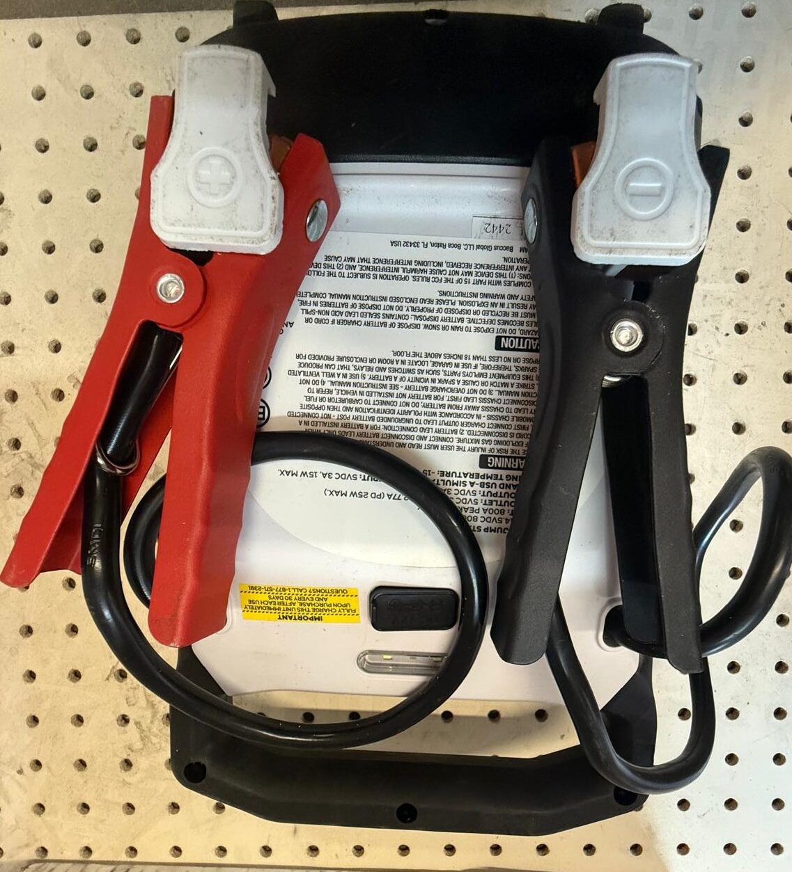 800 Amp Jump Starter with USB Power - Image 2