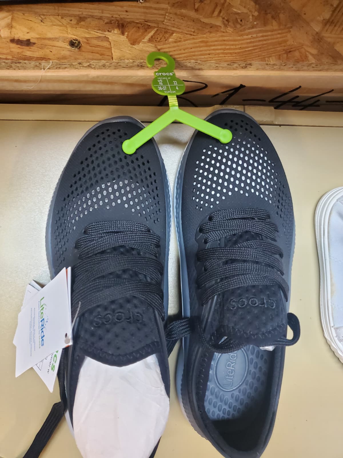 Crocs Women's Literide 360 Pacer Sneaker BLACK