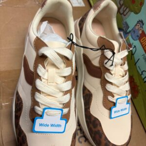 Time and Tru Women's Chunky Jogger Sneakers, Wide Width Size 9W