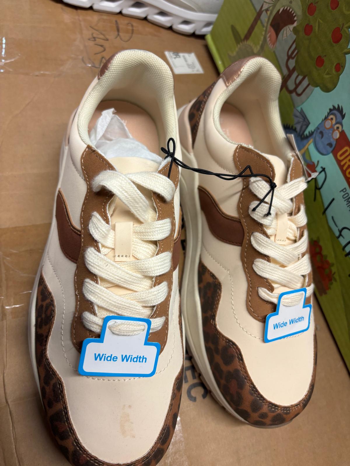 Time and Tru Women's Chunky Jogger Sneakers, Wide Width Size 9W