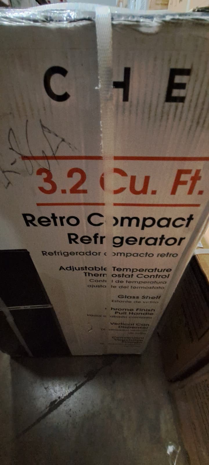 Magic Chef 3.2 cu. ft. Retro Compact Refrigerator - Image 3