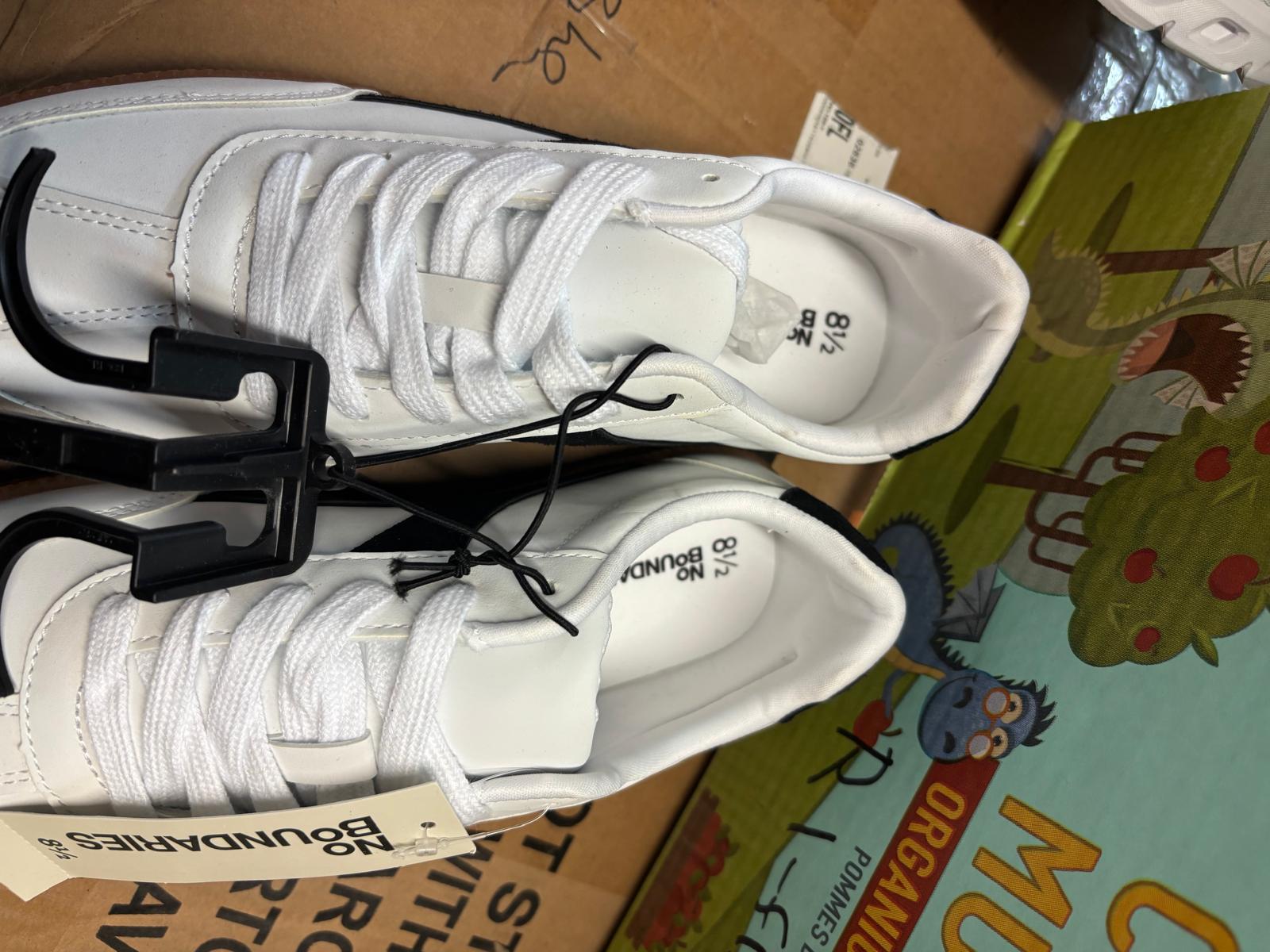 No Boundaries Women's Lace Up Sport Sneakers, Wide Width Size 8.5 - Image 3