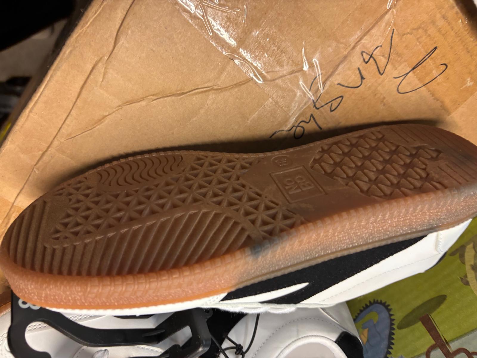 No Boundaries Women's Lace Up Sport Sneakers, Wide Width Size 8.5 - Image 5