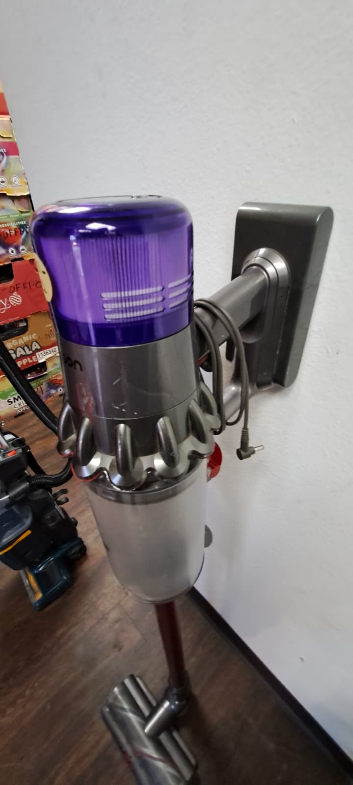 Dyson V11 Extra Cordless Vacuum Cleaner | Red - Image 6