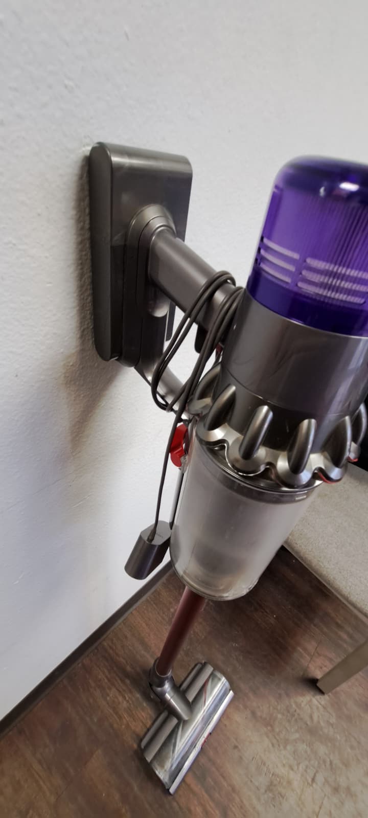 Dyson V11 Extra Cordless Vacuum Cleaner | Red - Image 7