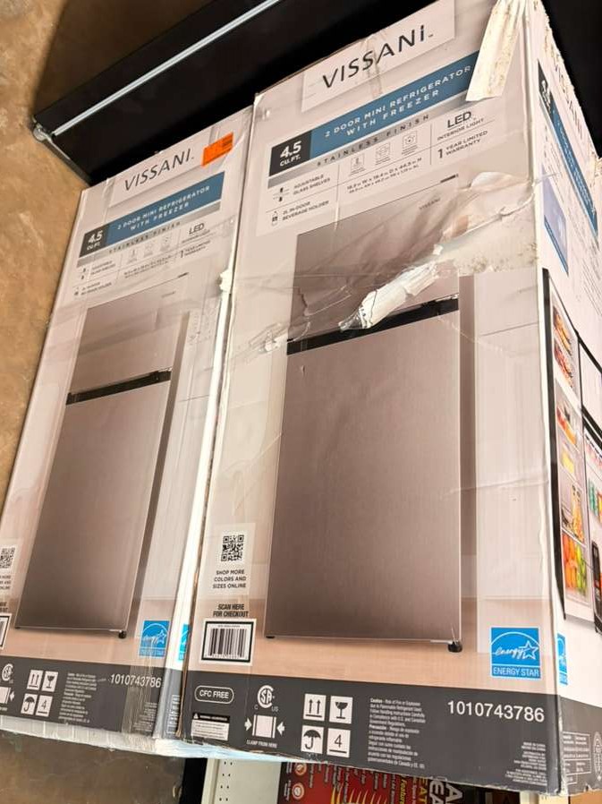 VISSANI 4.5 cu. ft. 2-Door Mini Refrigerator in Platinum Steel with Freezer HVDR45PS