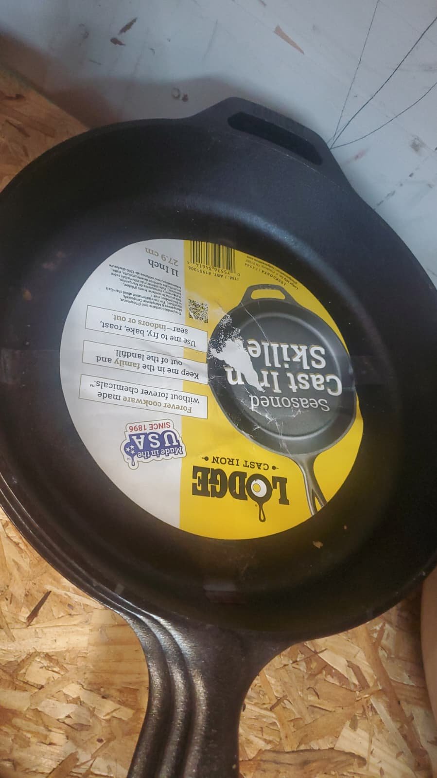 Lodge 11-inch (27.9 cm) seasoned cast iron skillet.