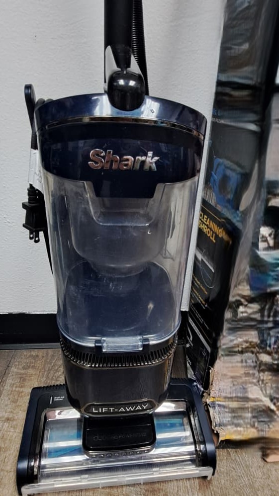 Shark Performance Lift-Away ADV vacuum cleaner
