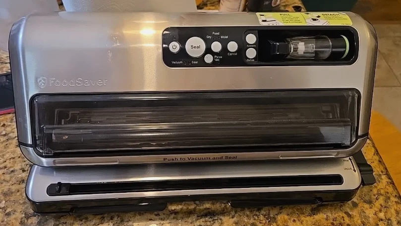 FoodSaver FM5460 2-in-1 Food Preservation System Vacuum Sealer