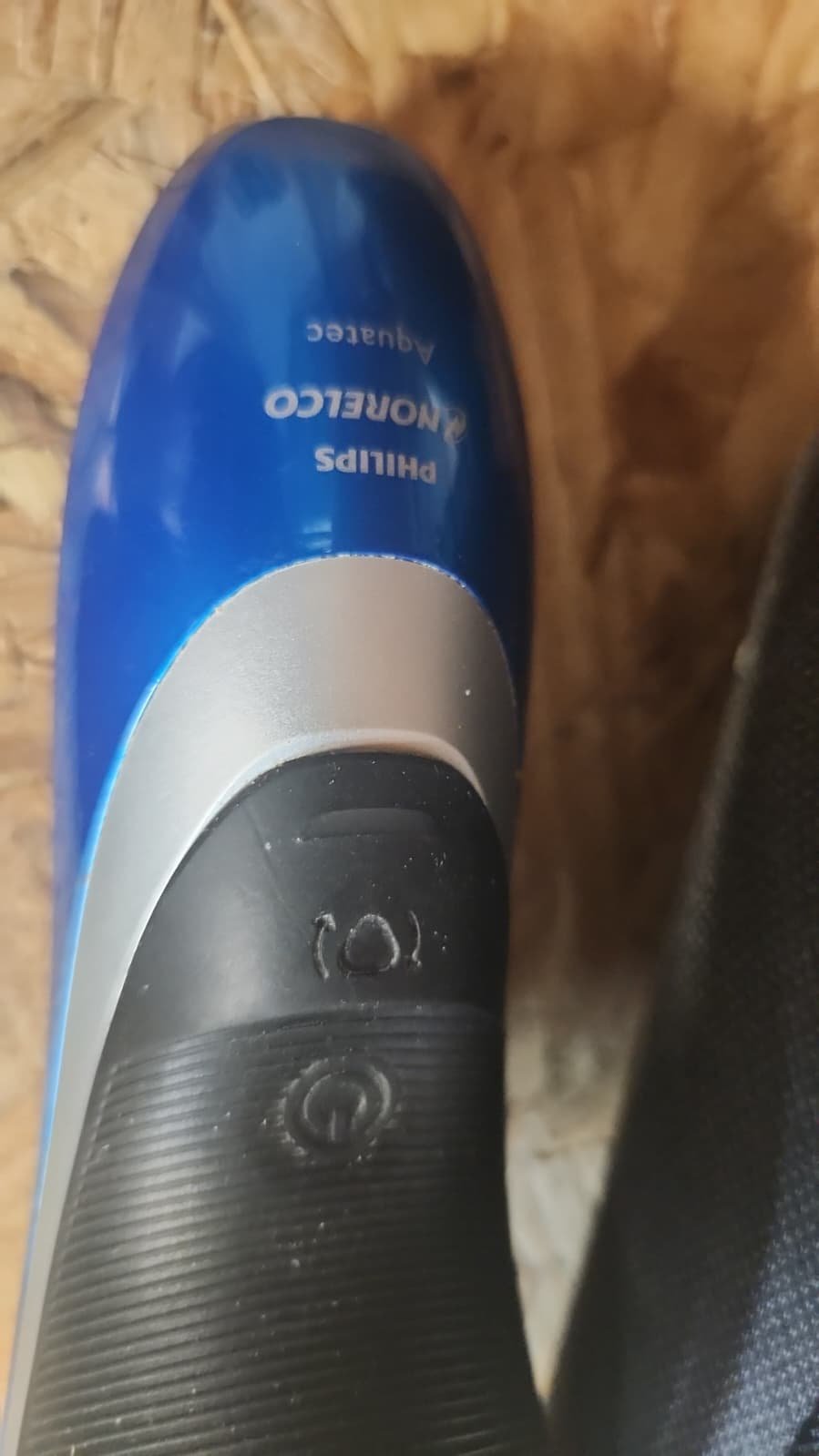 Philips Norelco Aquatec Shaver Razor With Charger Blue AT810