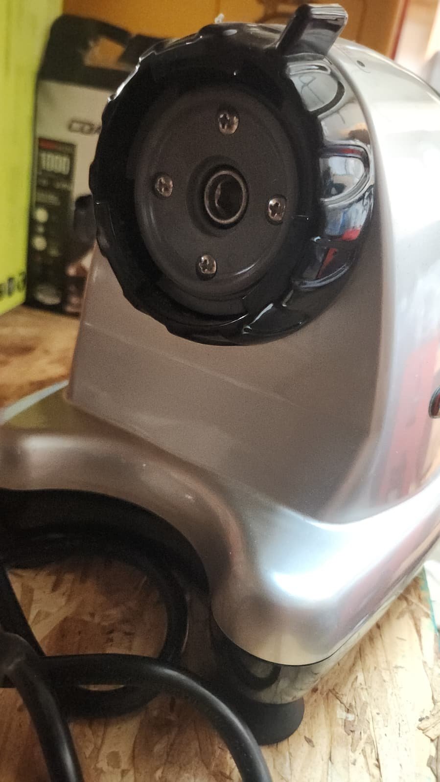 OMEGA MM900HDS Low Speed Masticating Celery Juicer - Image 2